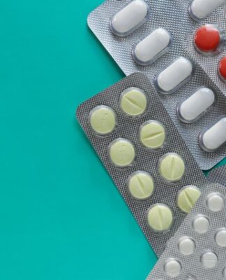 Can nurse practitioners prescribe medication?